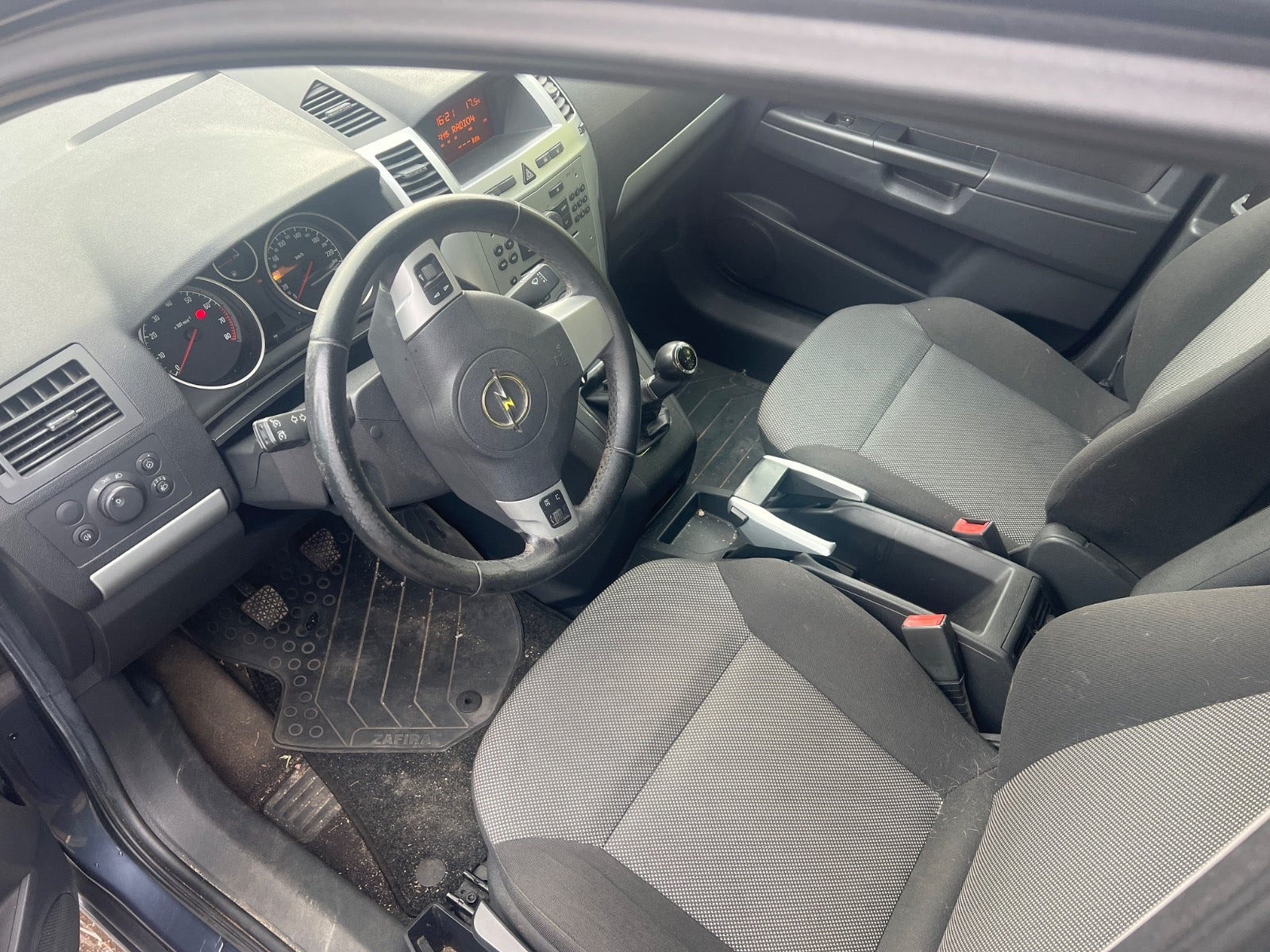 Blå Opel Zafira fra 2009