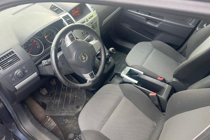 Blå Opel Zafira fra 2009