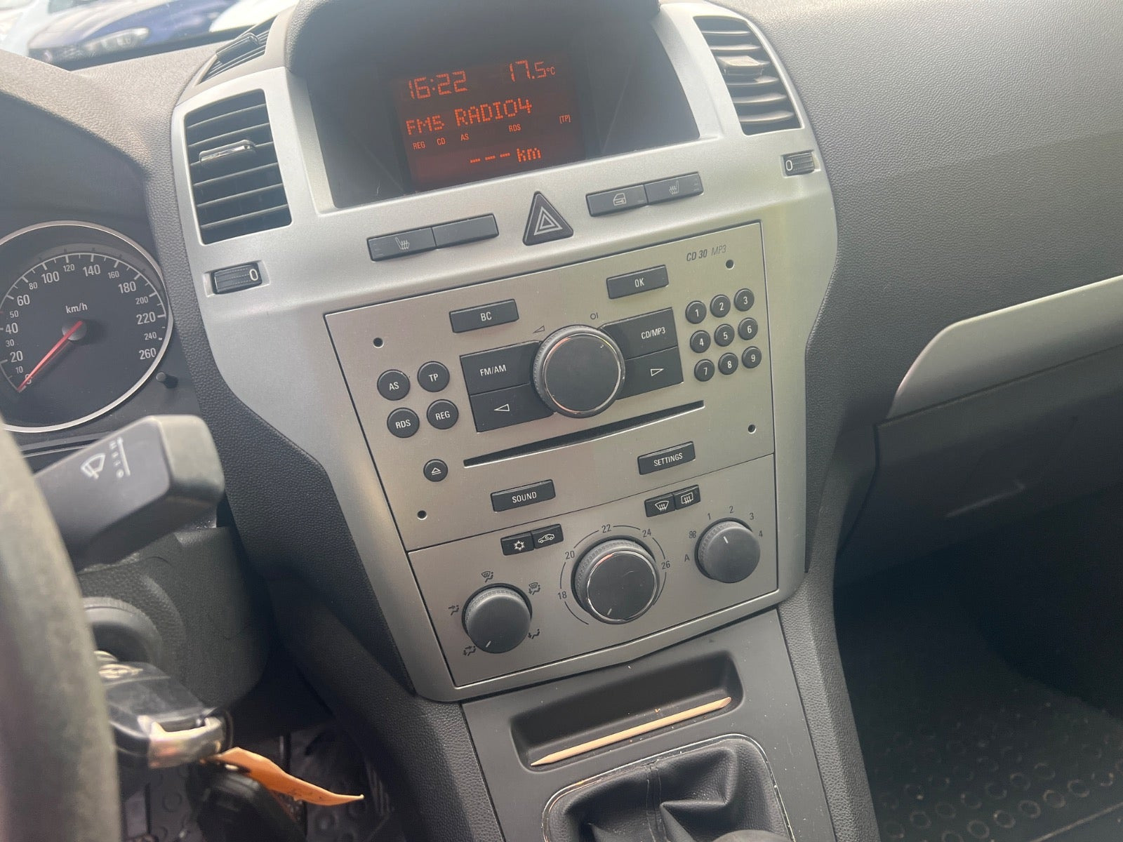 Blå Opel Zafira fra 2009