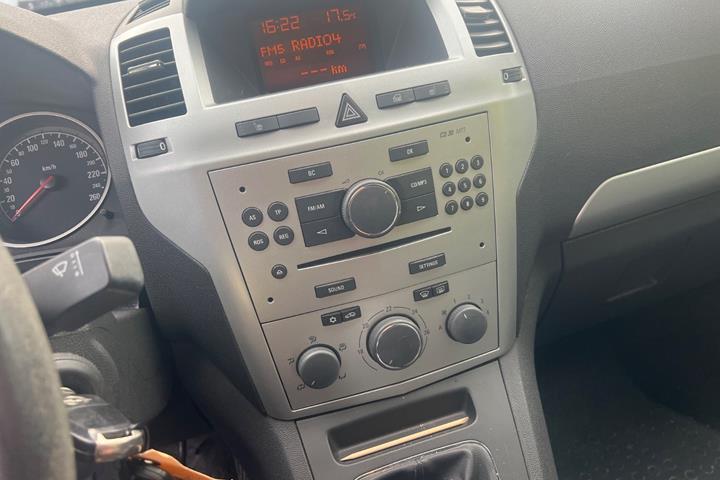 Blå Opel Zafira fra 2009