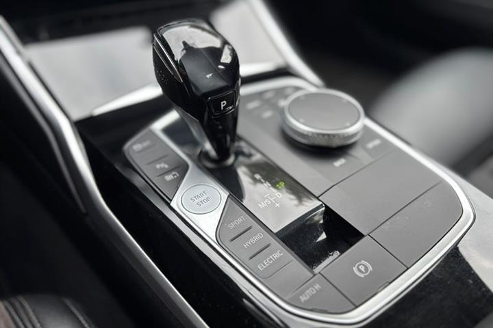 undefined BMW 330e fra 2020