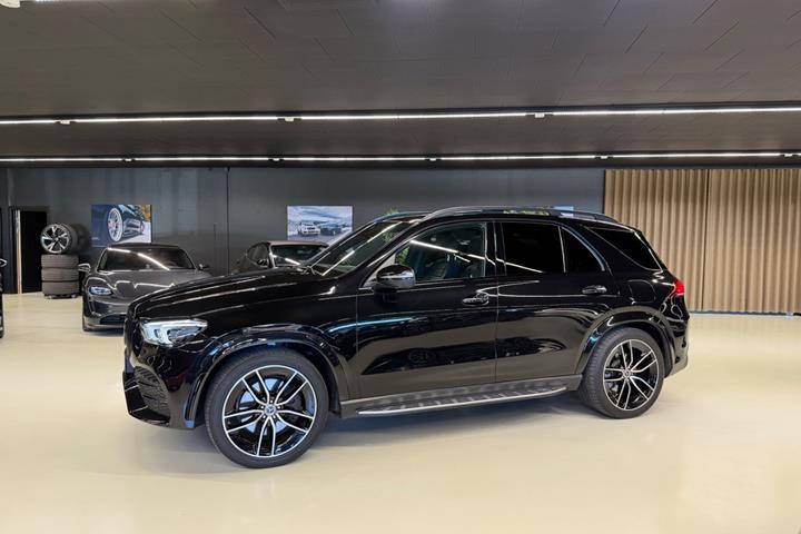 Grå Mercedes GLE350 de fra 2022
