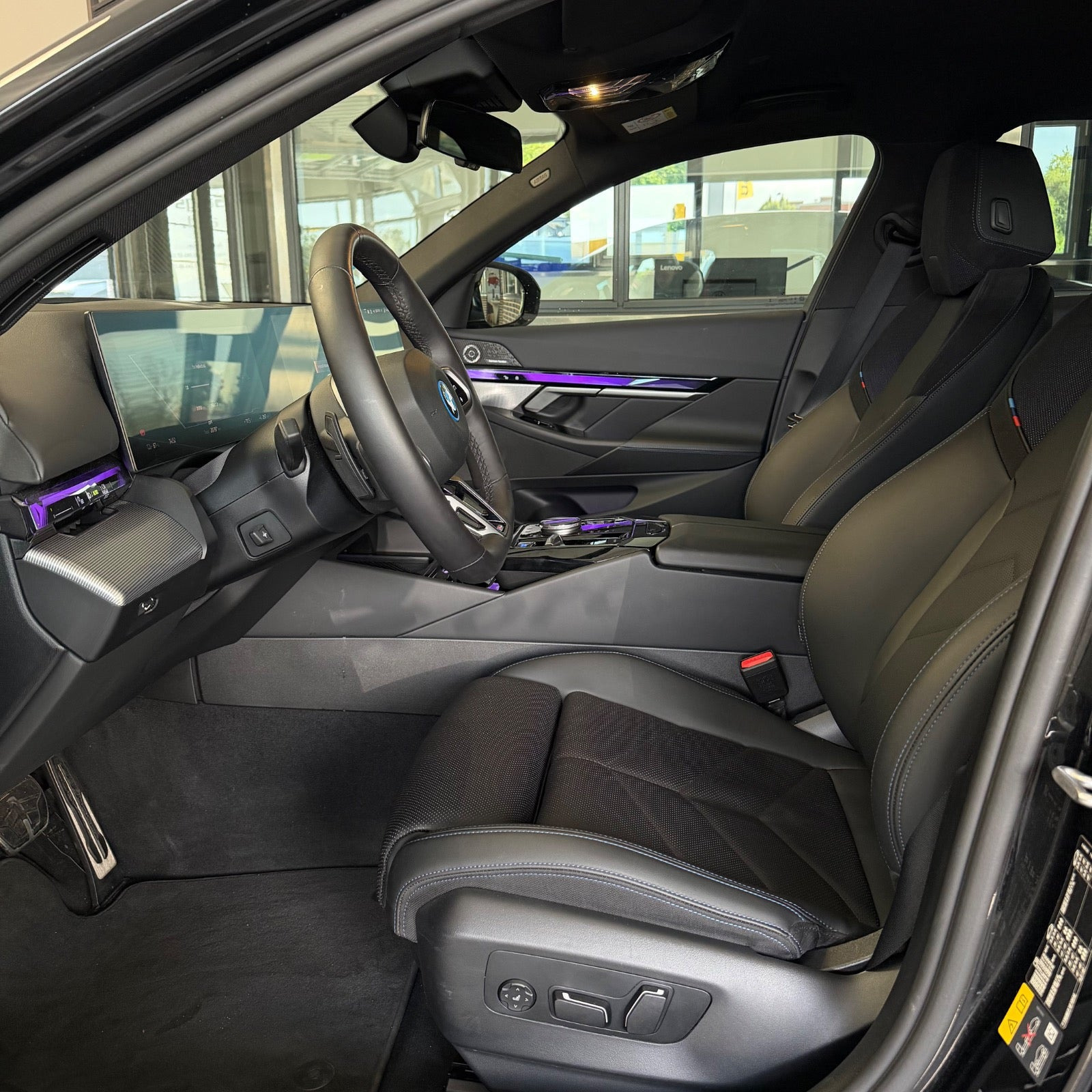 Sort BMW i5 fra 2025