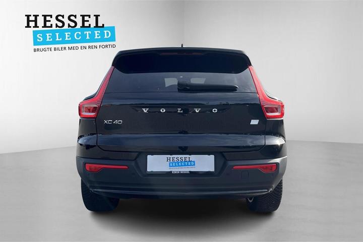 Sort Volvo XC40 fra 2023