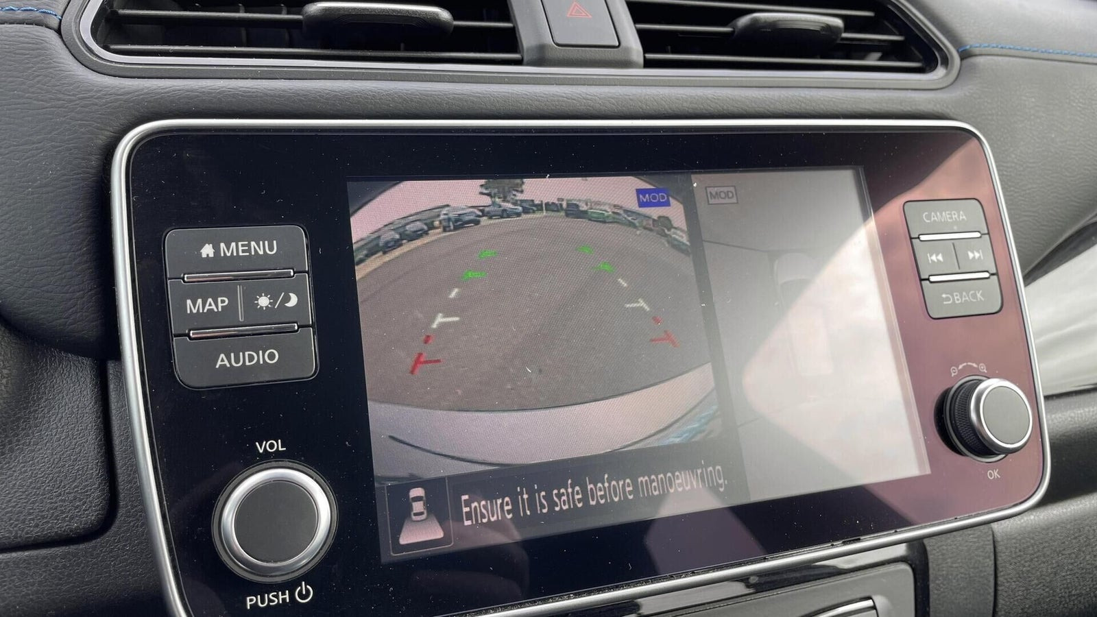 Grå Nissan Leaf fra 2022