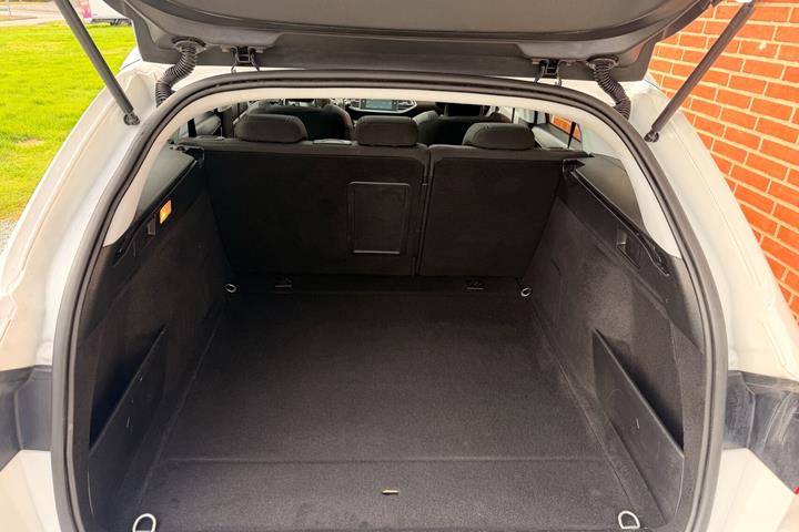 Hvid Peugeot 308 fra 2019