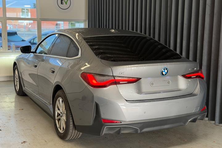 Grå BMW i4 fra 2022