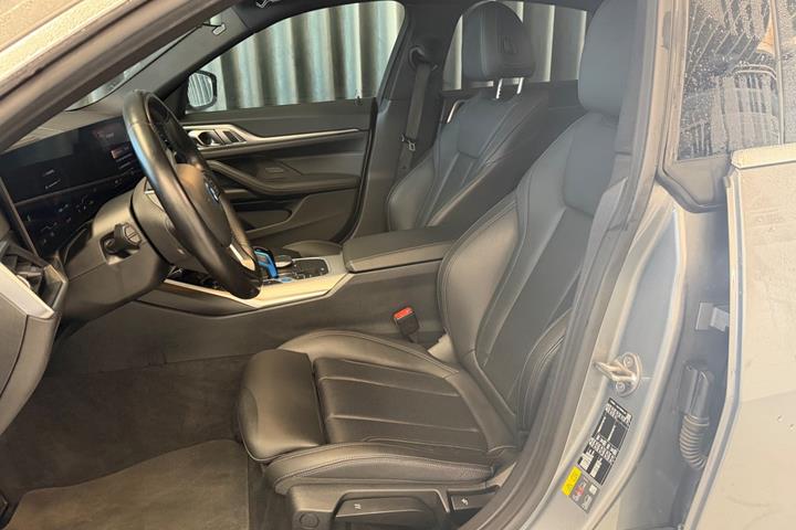 Grå BMW i4 fra 2022