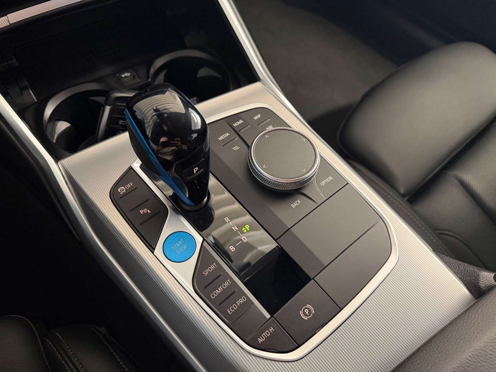 Grå BMW i4 fra 2022