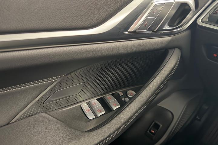 Grå BMW i4 fra 2022