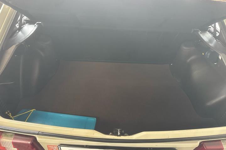 Beige Ford Escort fra 1982
