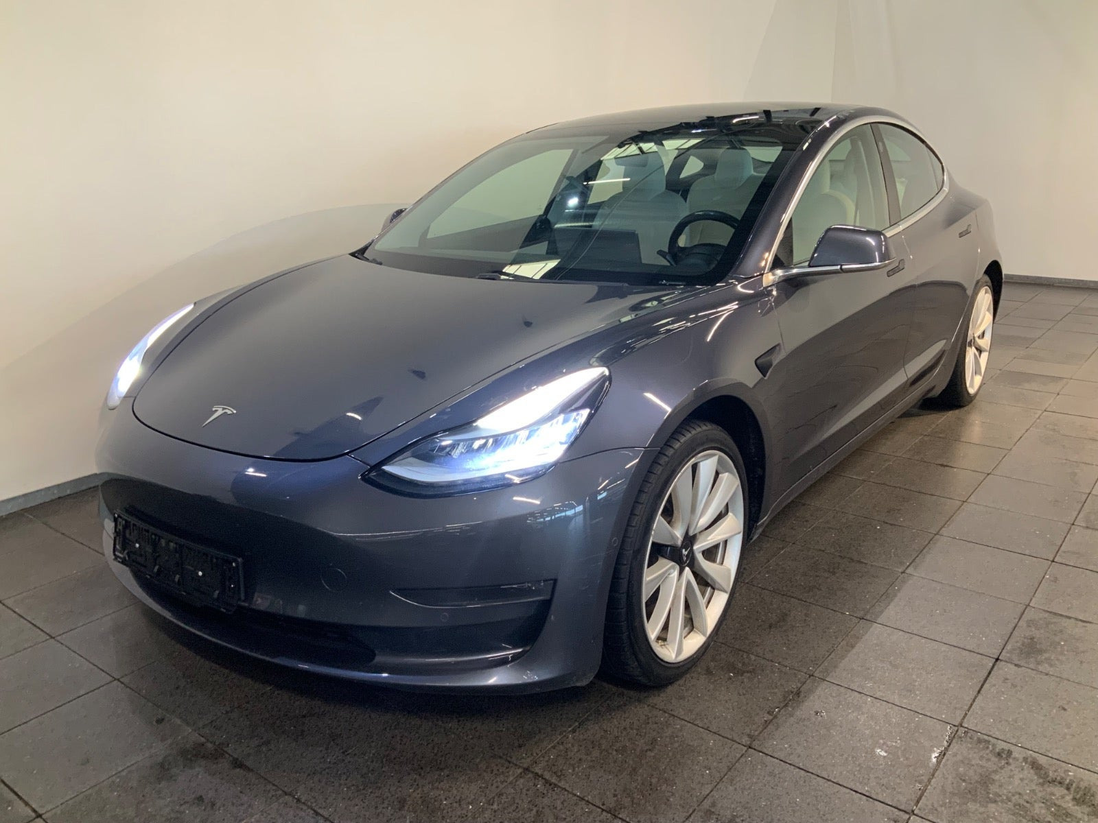 Tesla Model 3 Long Range AWD