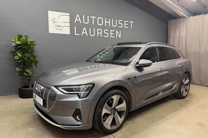Grå Audi e-tron fra 2019 set udefra