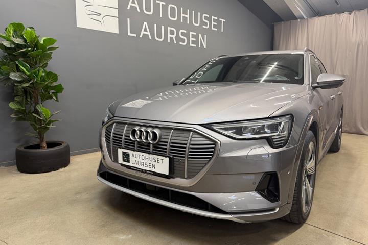 Grå Audi e-tron fra 2019