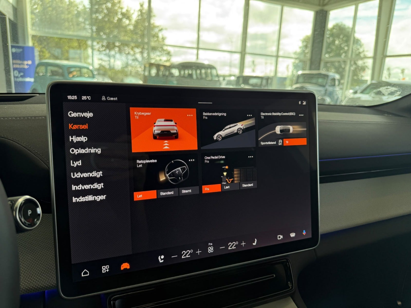 Sort Polestar 4 fra 2026