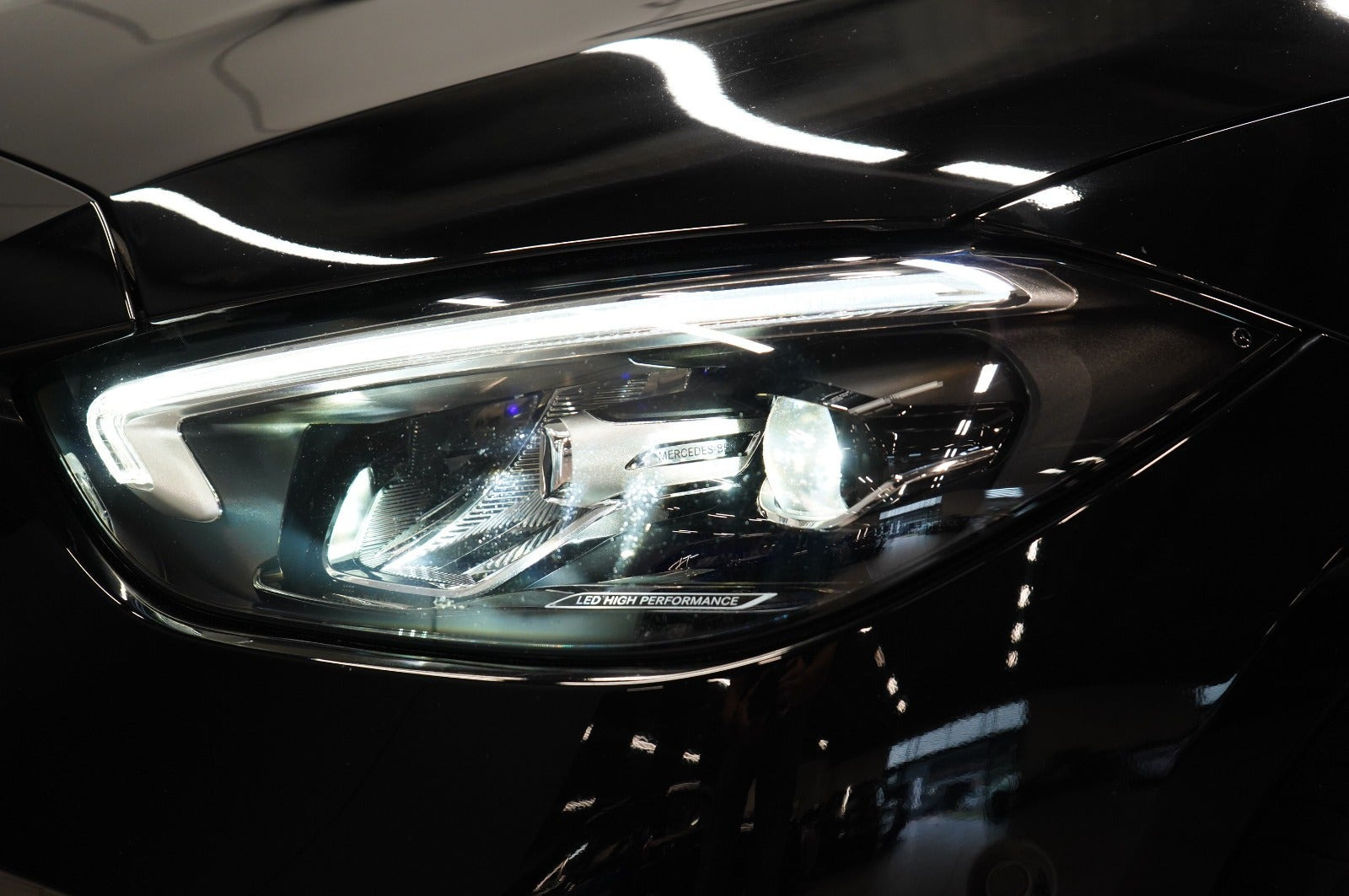 Sort Mercedes C300 e fra 2023