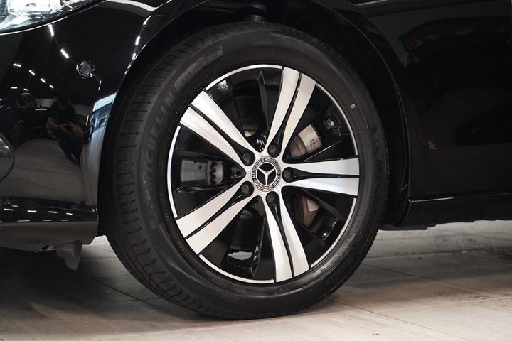 Sort Mercedes C300 e fra 2023