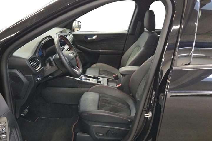 Sort Ford Kuga fra 2024