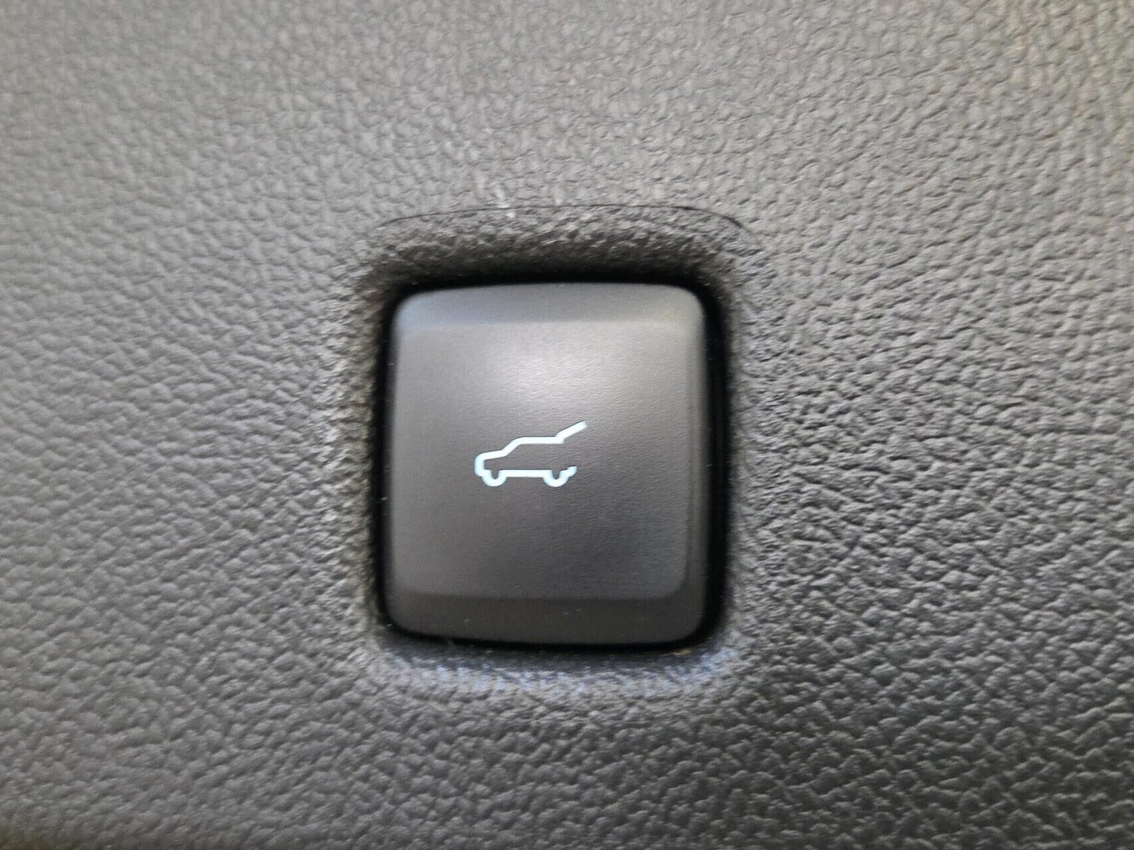 Sort Ford Kuga fra 2024