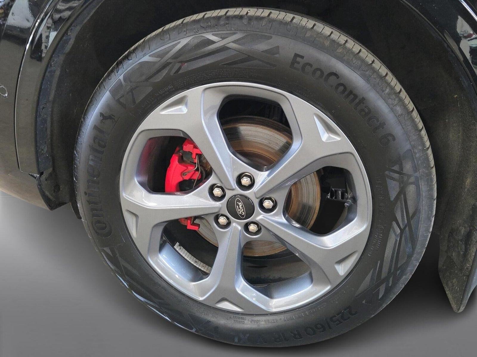 Sort Ford Kuga fra 2024