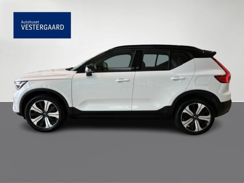 Beige Volvo XC40 fra 2023
