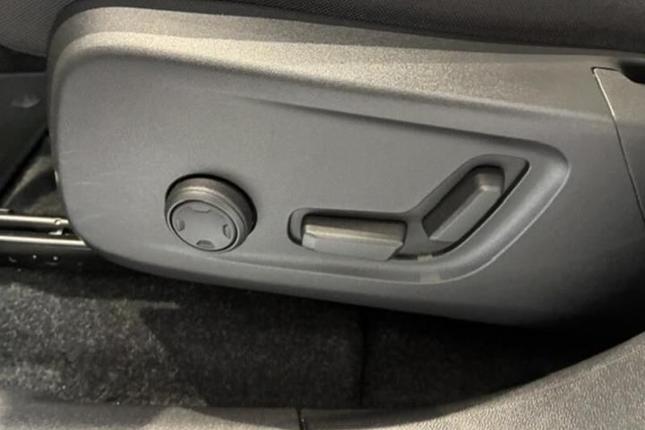 Beige Volvo XC40 fra 2023
