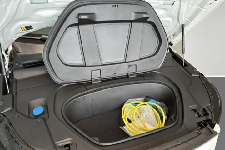 Beige Volvo XC40 fra 2023