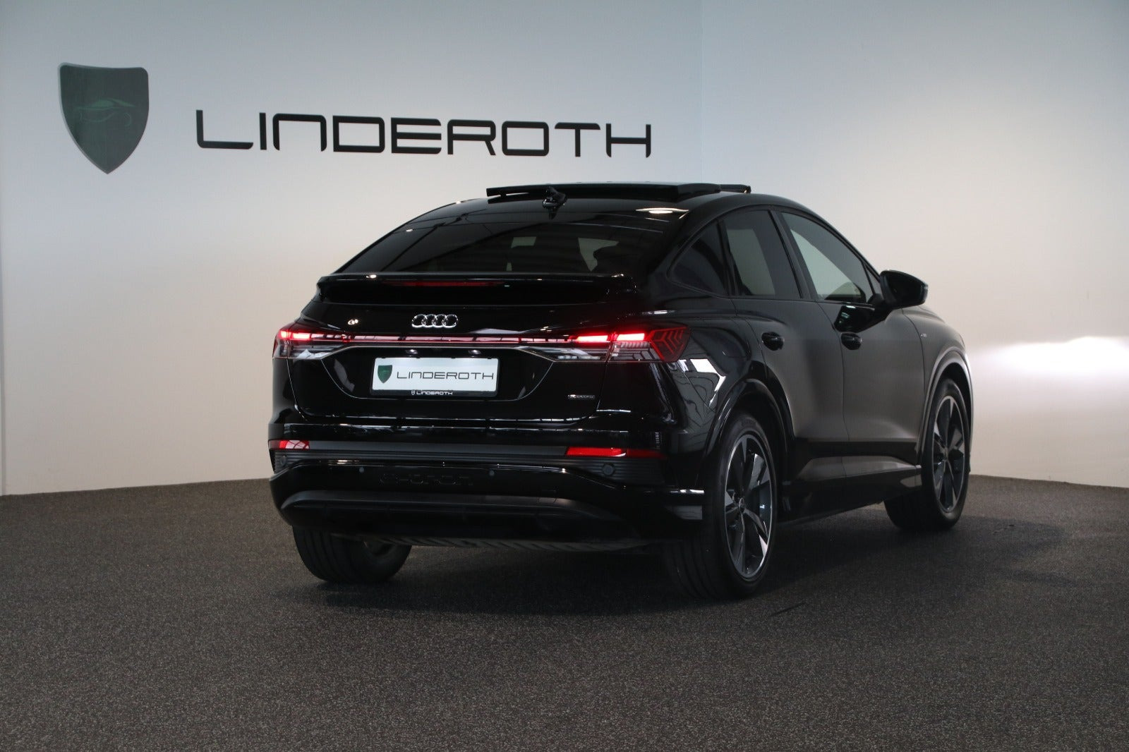 Sort Audi Q4 e-tron fra 2024