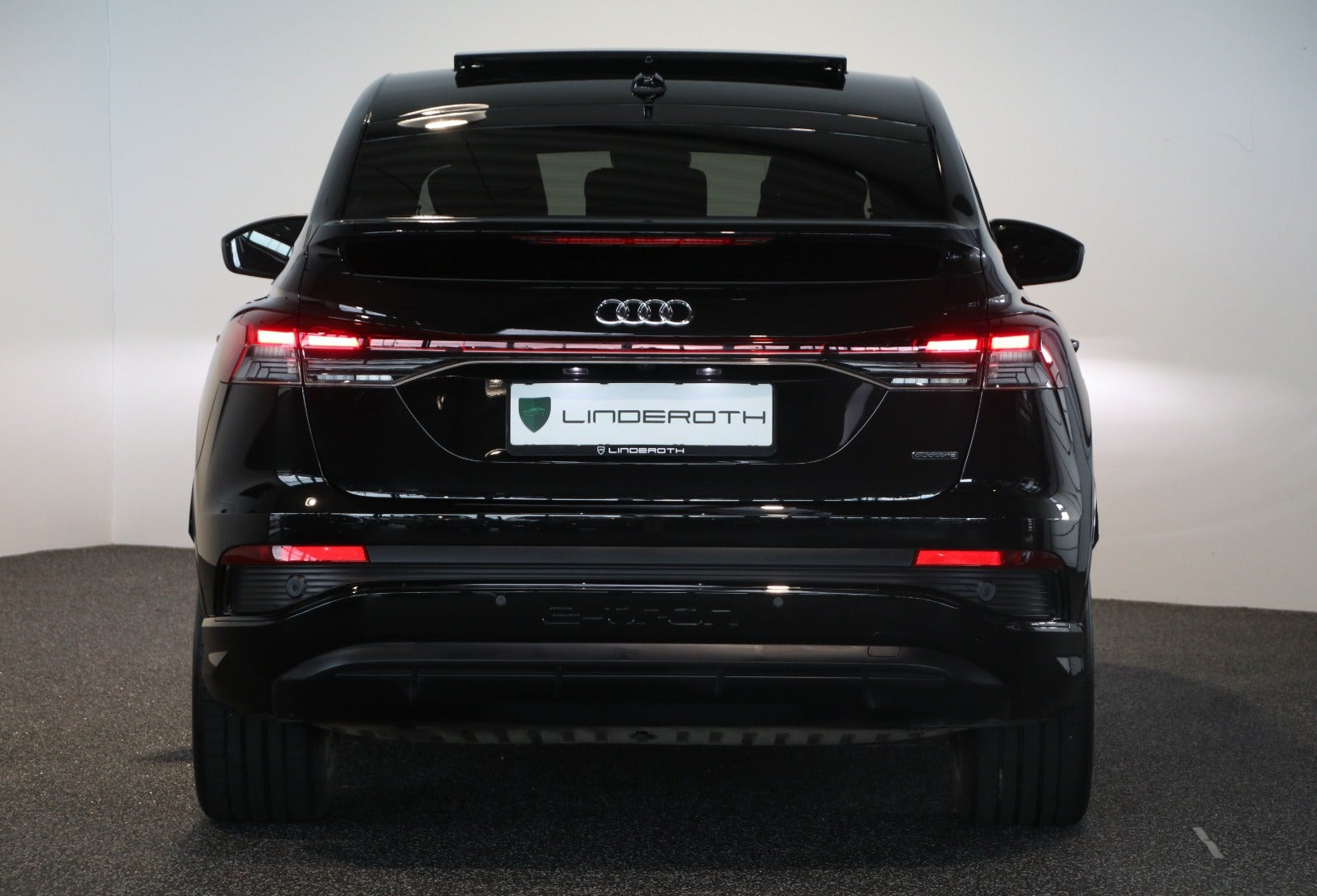 Sort Audi Q4 e-tron fra 2024