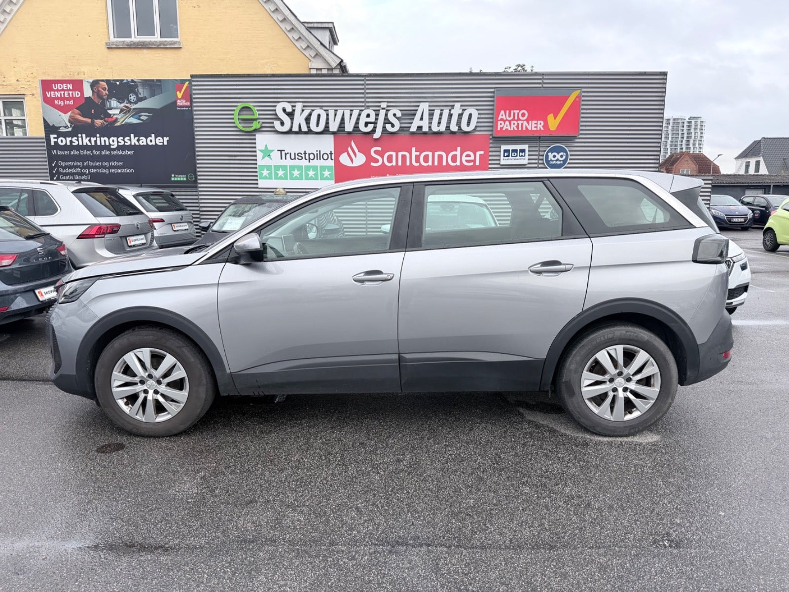 Grå Peugeot 5008 fra 2021