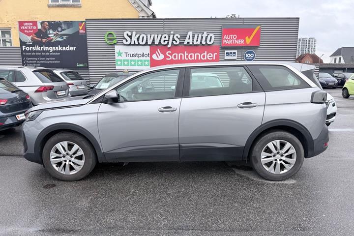 Grå Peugeot 5008 fra 2021