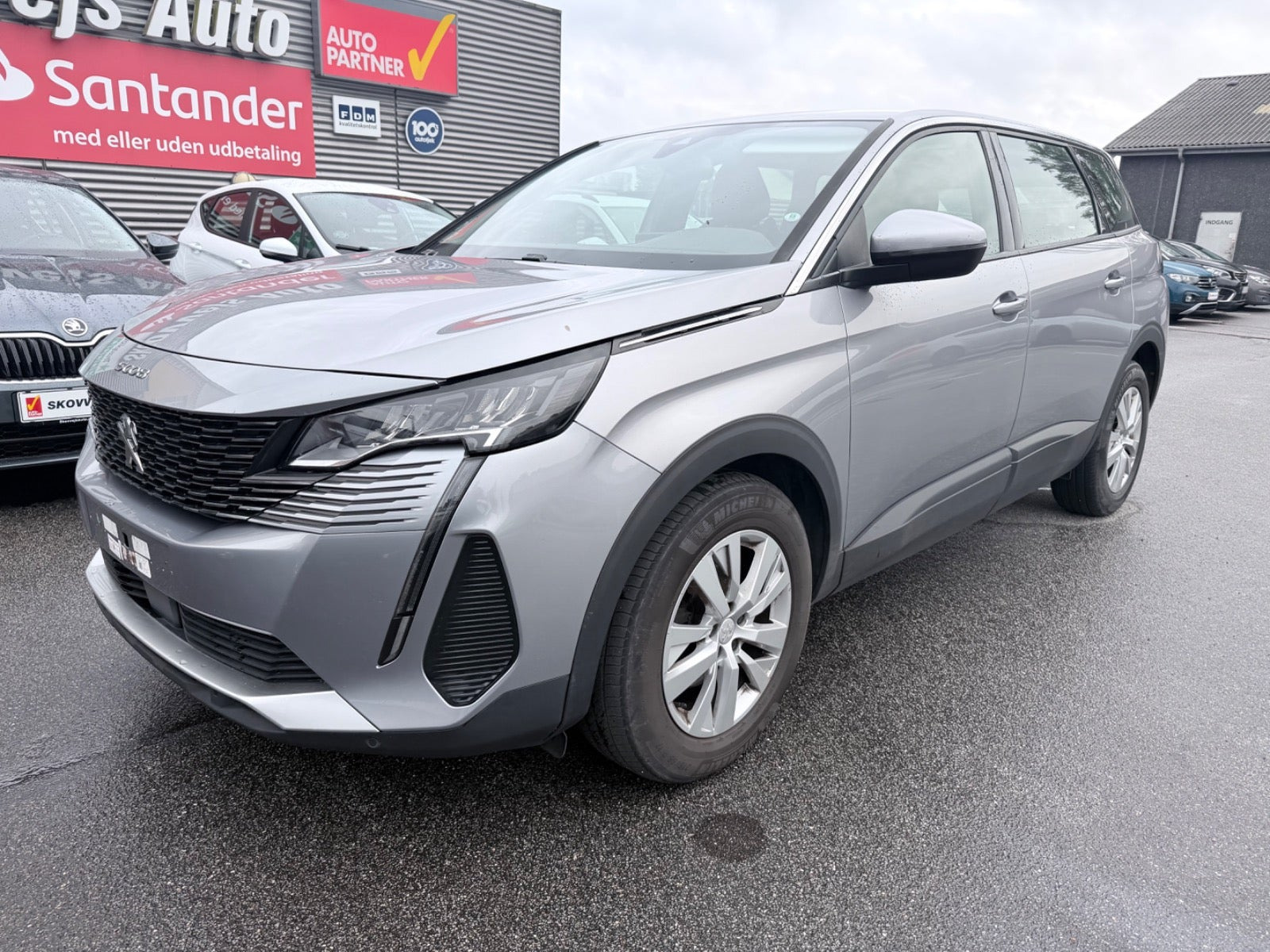 Grå Peugeot 5008 fra 2021