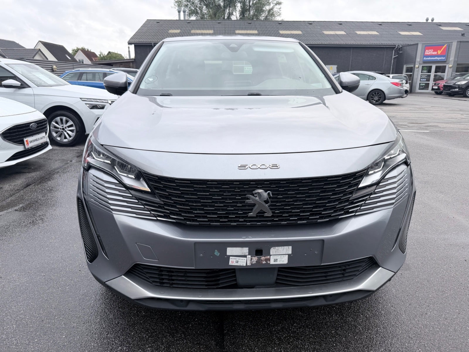 Grå Peugeot 5008 fra 2021