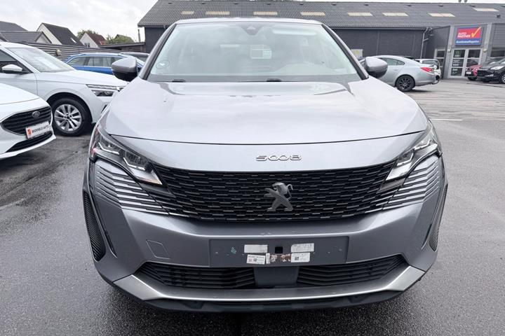 Grå Peugeot 5008 fra 2021