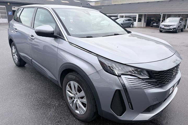 Grå Peugeot 5008 fra 2021