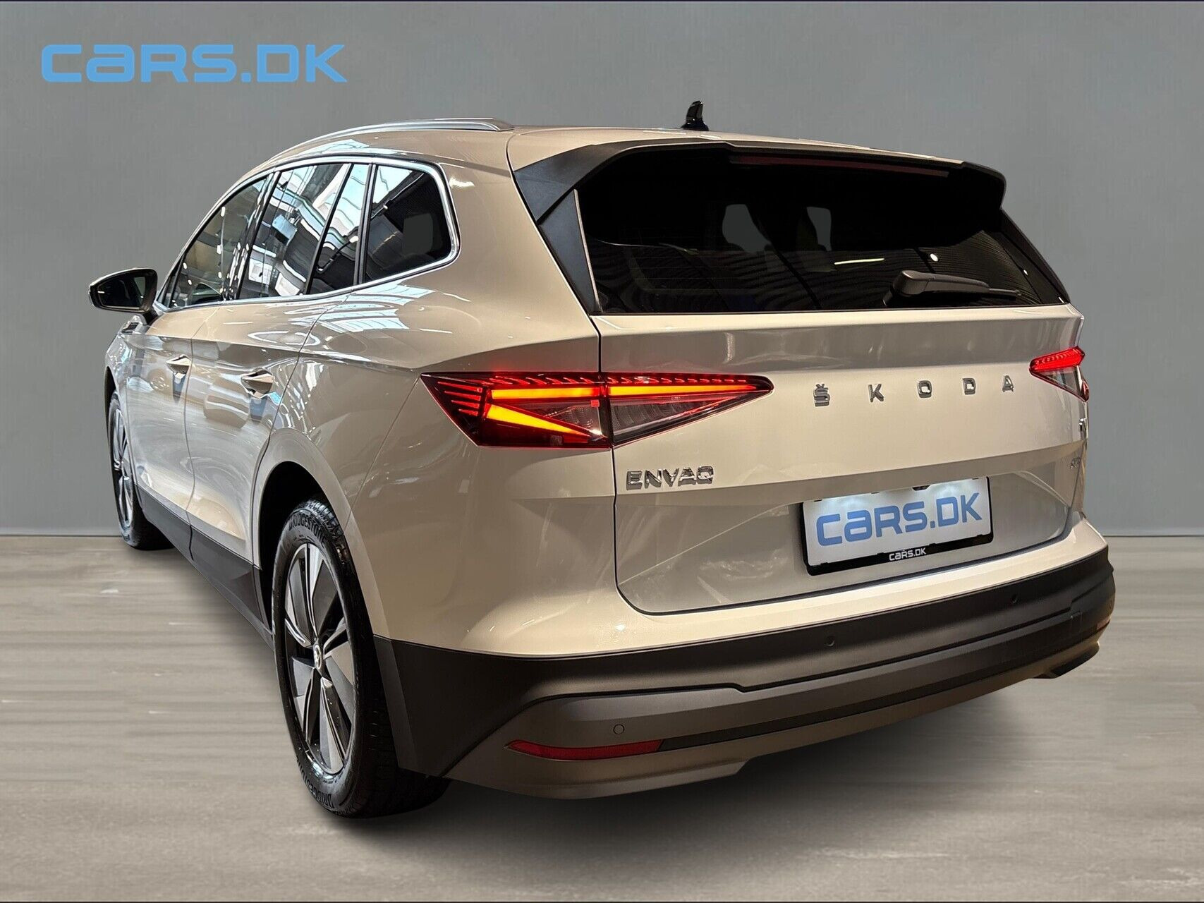 Hvid Skoda Enyaq fra 2024