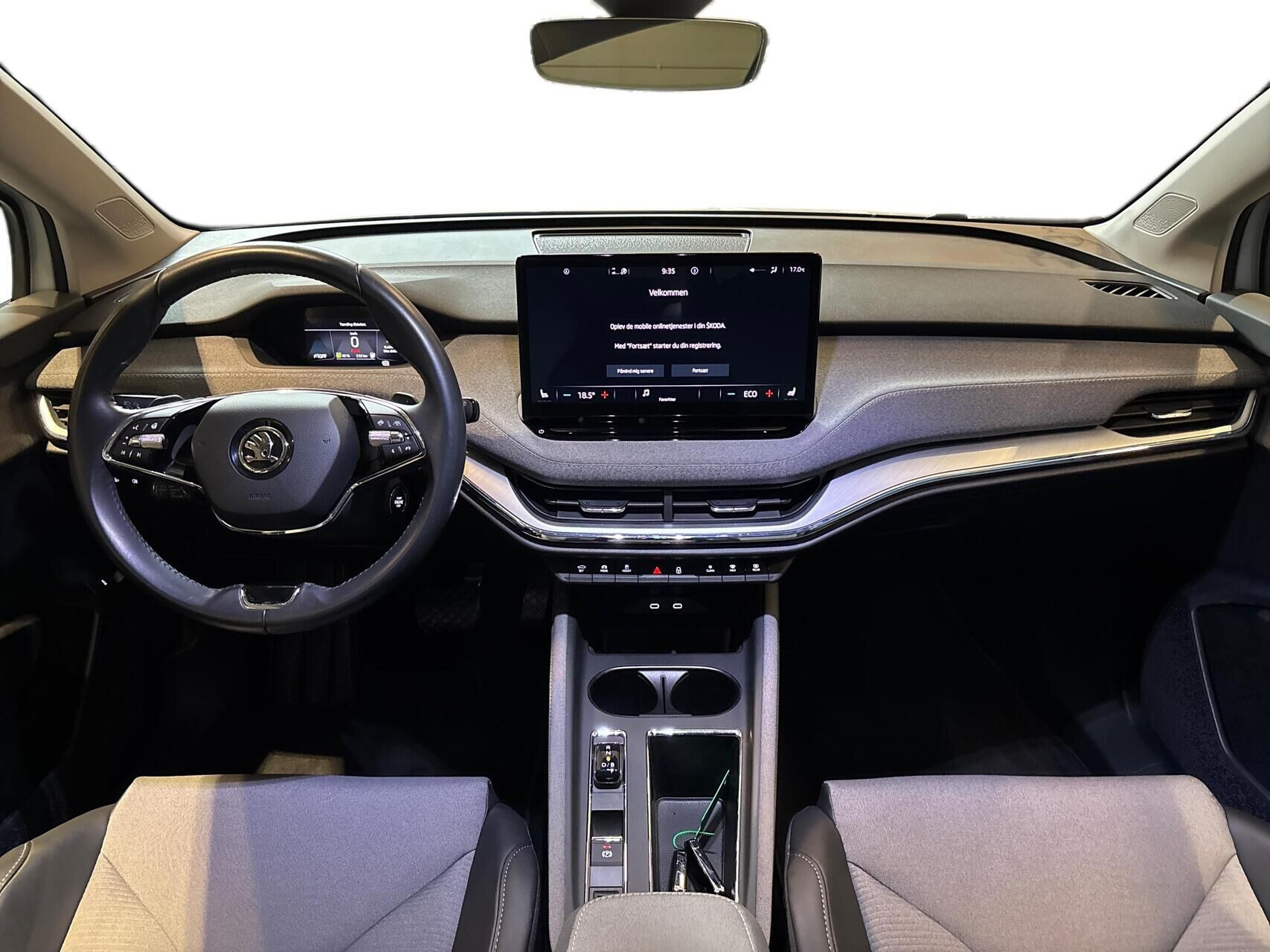 Hvid Skoda Enyaq fra 2024