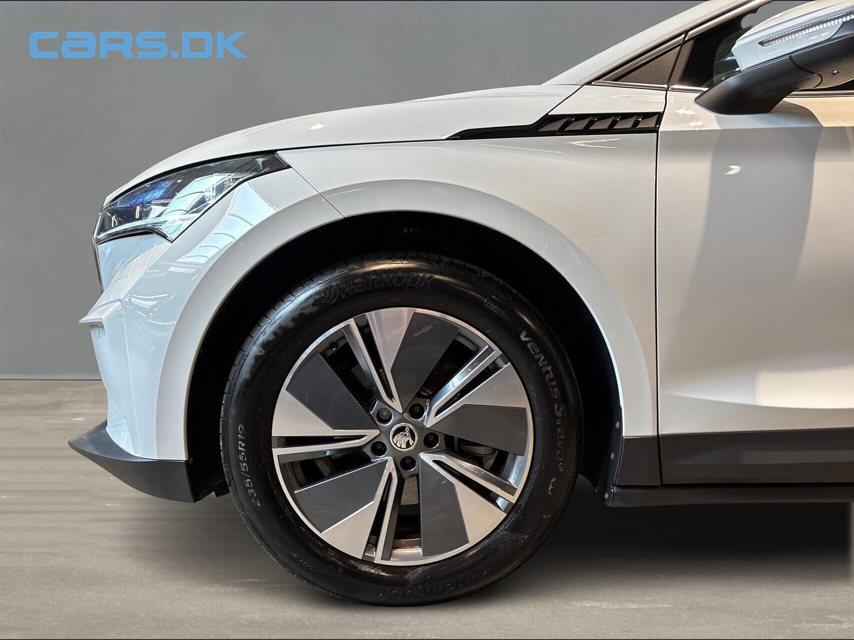 Hvid Skoda Enyaq fra 2024