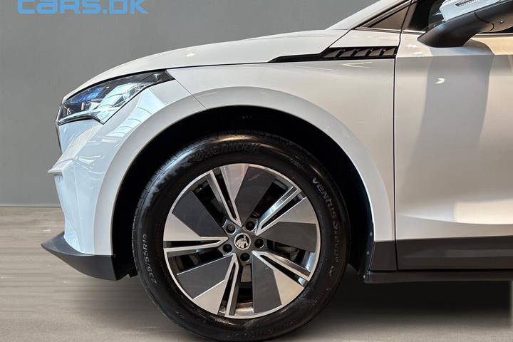 Hvid Skoda Enyaq fra 2024
