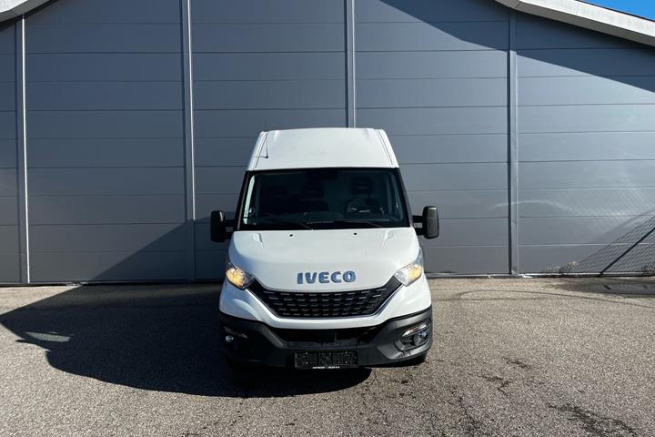 Hvid Iveco Daily fra 2020