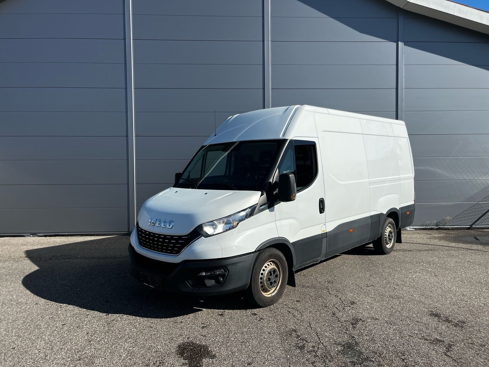 Hvid Iveco Daily fra 2020