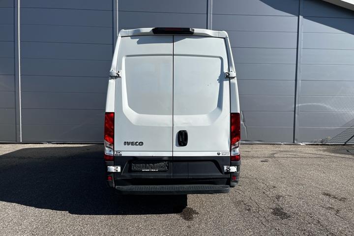 Hvid Iveco Daily fra 2020