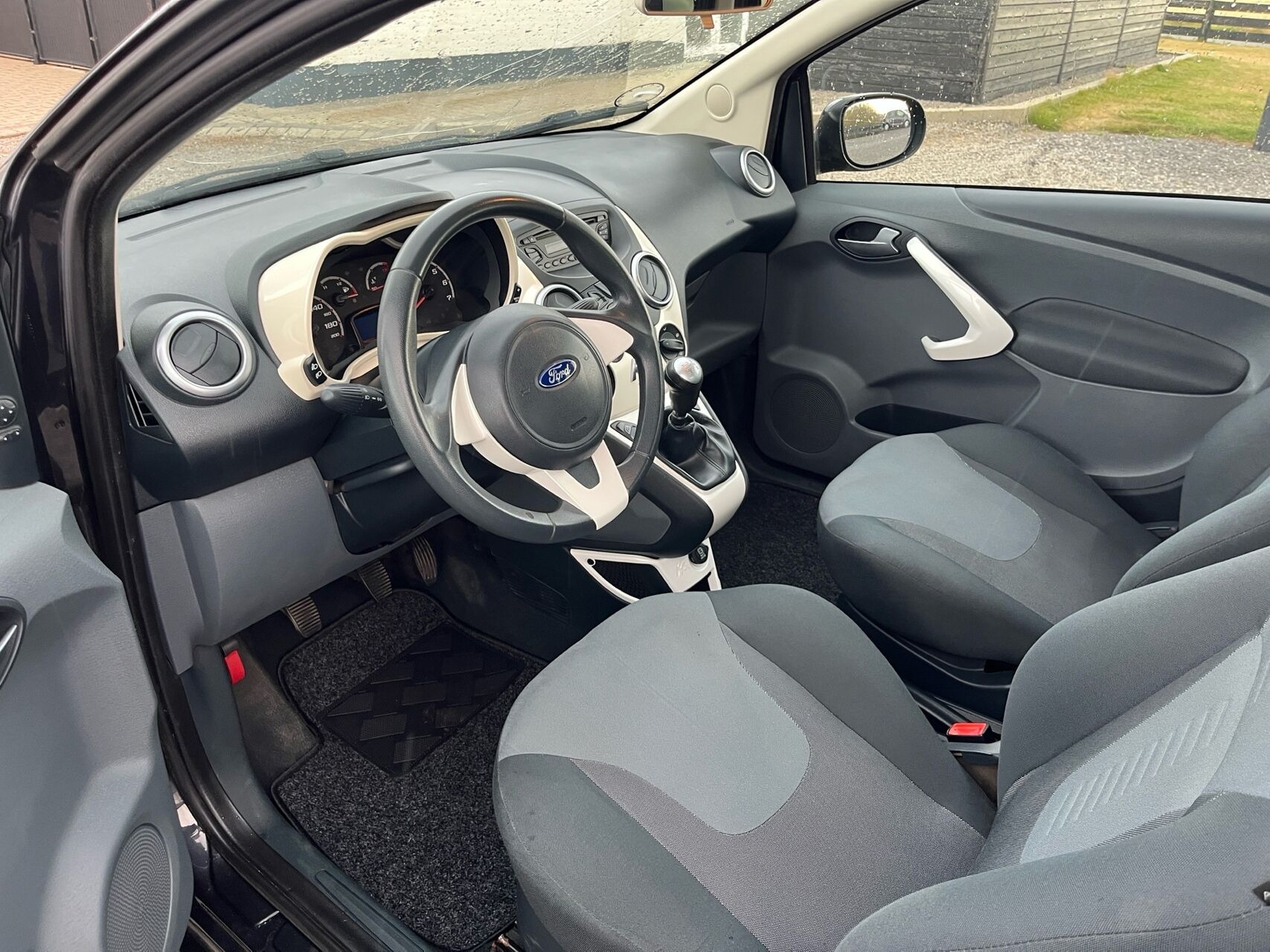Sort Ford Ka fra 2014