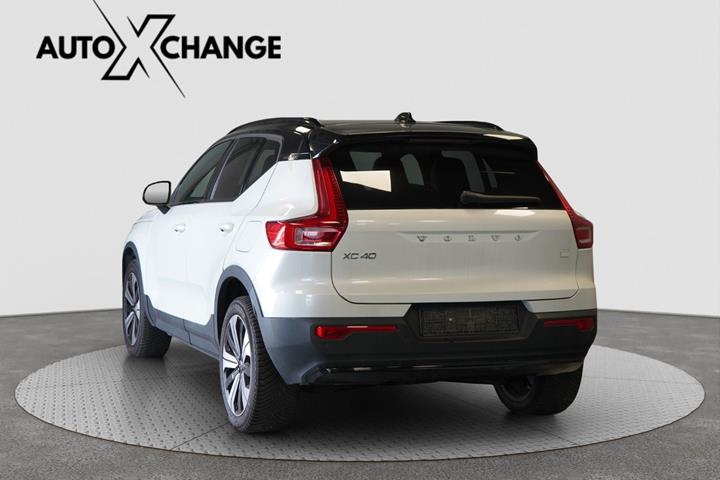 Hvid Volvo XC40 fra 2023