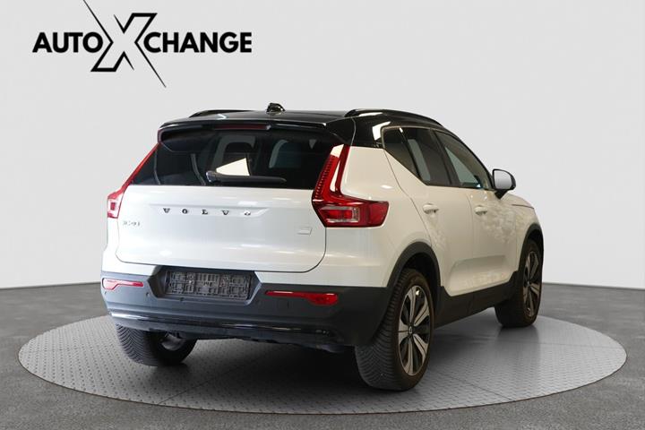 Hvid Volvo XC40 fra 2023