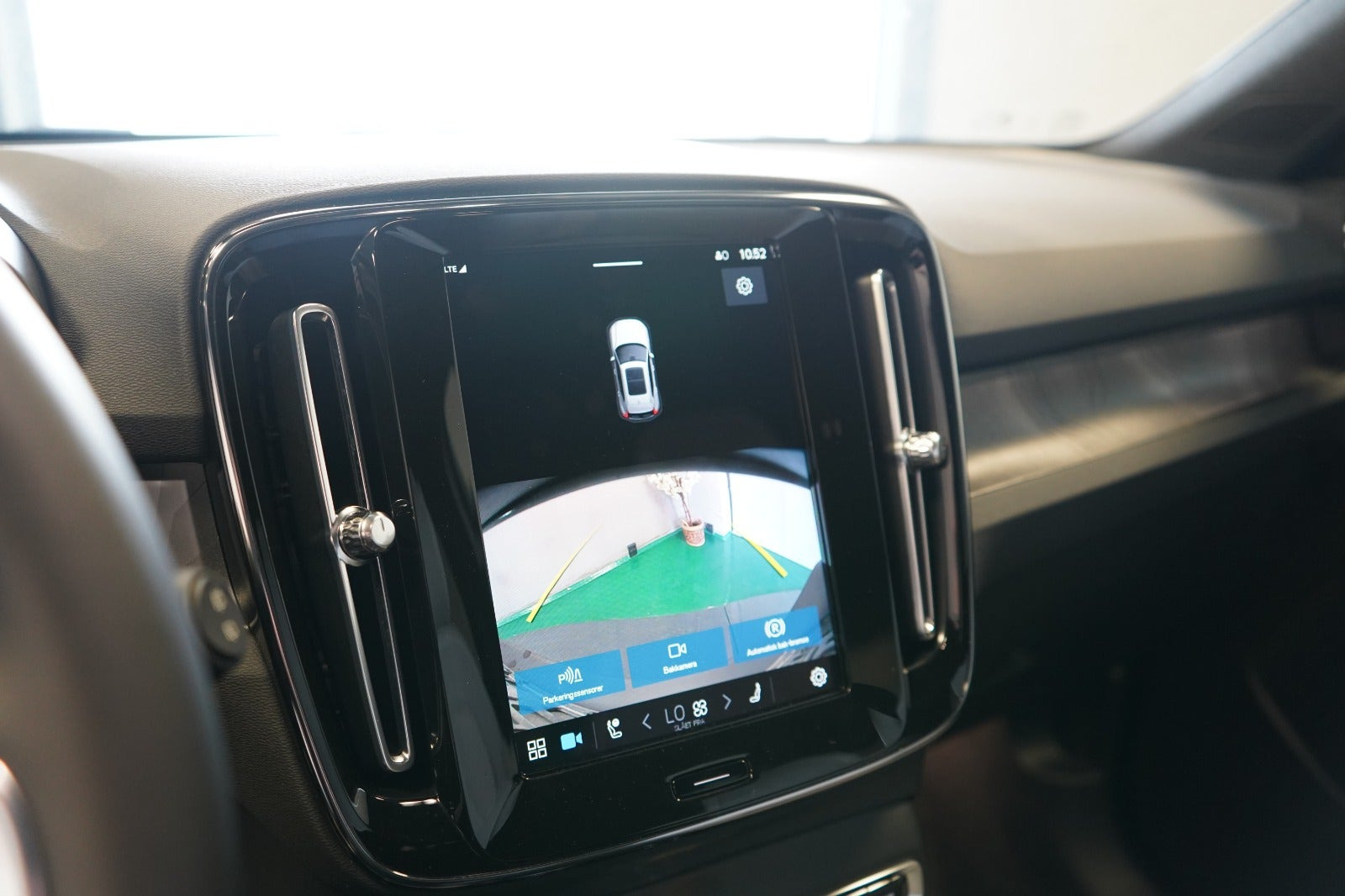 Hvid Volvo XC40 fra 2023