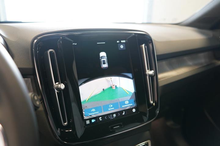 Hvid Volvo XC40 fra 2023