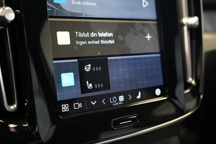 Hvid Volvo XC40 fra 2023