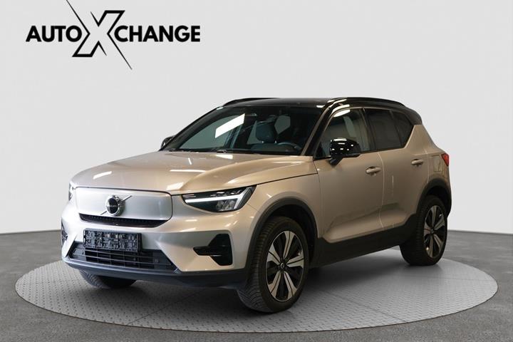 Orange Volvo XC40 fra 2023