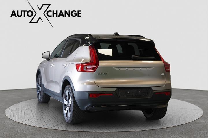 Orange Volvo XC40 fra 2023